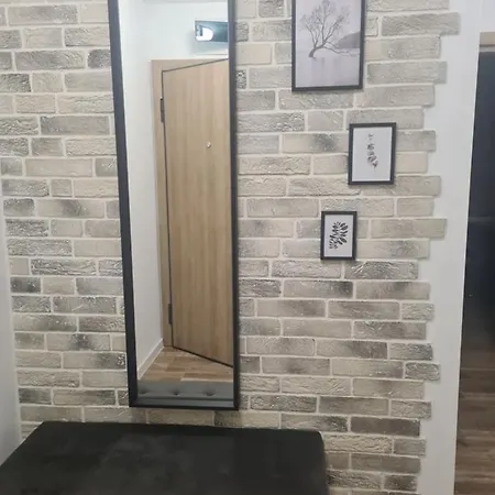 Sky Flats With Parking アパート